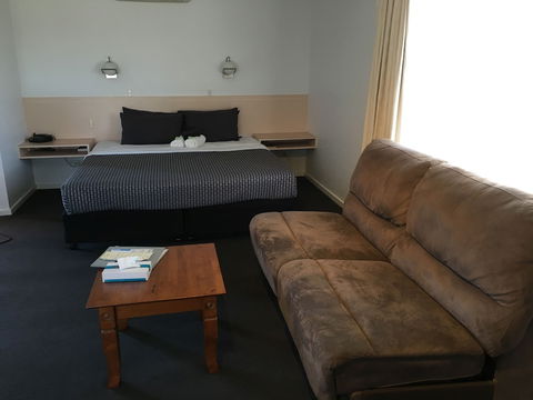 Budget On The Lake - Airlie Beach Holiday 2
