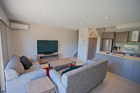 K Bay 7 - Airlie Beach Holiday 0