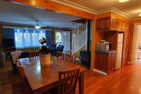 Sails Elegant Spacious Beach Villa - Airlie Beach Holiday 3