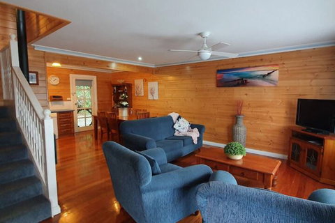 Sails Elegant Spacious Beach Villa - Airlie Beach Holiday 2