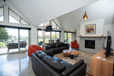 Adventure Bay Retreat - Airlie Beach Holiday 6