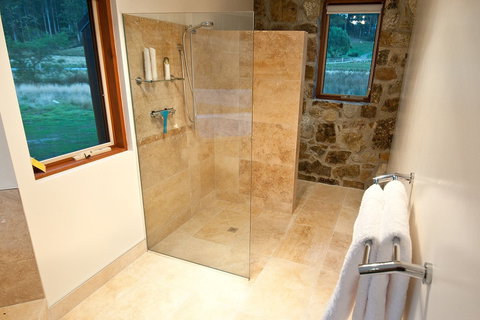 Adventure Bay Retreat - Airlie Beach Holiday 5