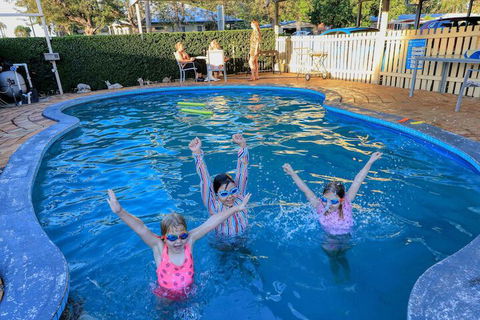 Binalong Motel - Airlie Beach Holiday 1
