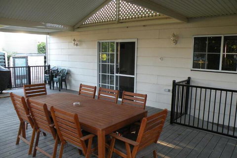 Smith Street Villa Naracoorte - Airlie Beach Holiday 3