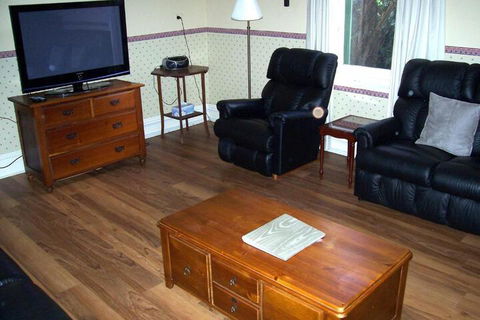 Smith Street Villa Naracoorte - Airlie Beach Holiday 7
