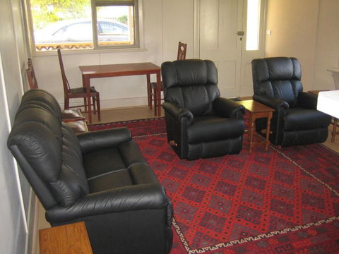 Showgrounds Cottage Naracoorte - Airlie Beach Holiday 1
