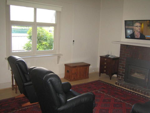 Showgrounds Cottage Naracoorte - Airlie Beach Holiday 2