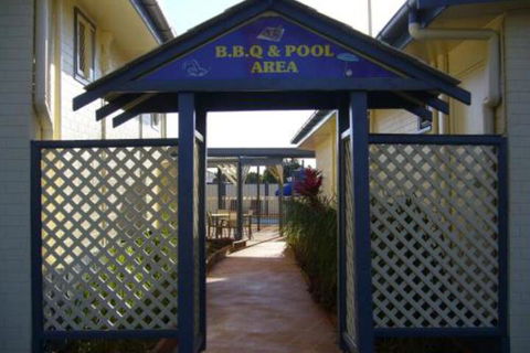Kings Motor Inn & Steakhouse - Airlie Beach Holiday 4