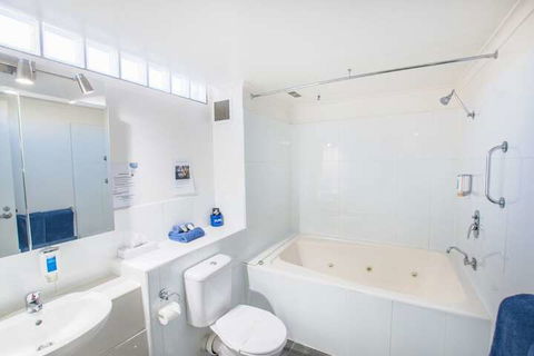 MAS Country Riverboat Lodge Motor Inn - Airlie Beach Holiday 7