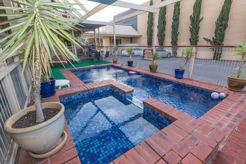 MAS Country Riverboat Lodge Motor Inn - Airlie Beach Holiday 3