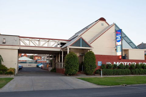 MAS Country Riverboat Lodge Motor Inn - Airlie Beach Holiday 1