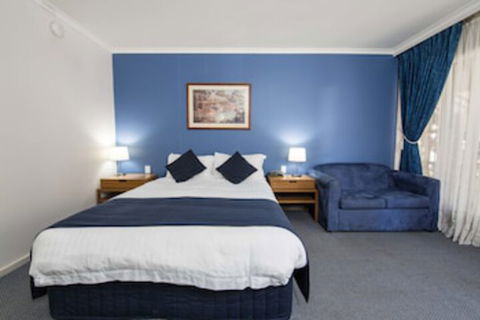 MAS Country Riverboat Lodge Motor Inn - Airlie Beach Holiday 0