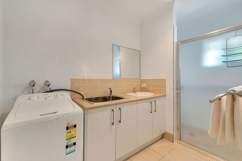 Kennedy Holiday Villas - Airlie Beach Holiday 4