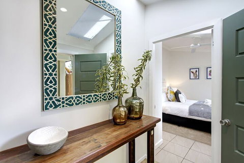 A Perfect Stay - Jimmy's Beach House - Airlie Beach Holiday 1