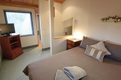 Falls Creek Country Club - Airlie Beach Holiday 4