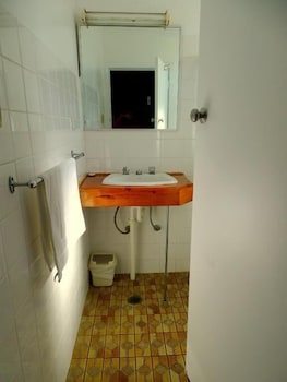 Mercury Motor Inn - Airlie Beach Holiday 2