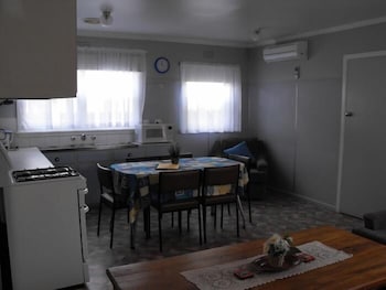 Anchorage Holiday Units - Airlie Beach Holiday 1