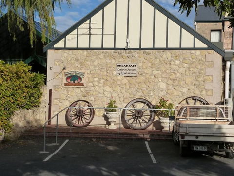 Naracoorte Hotel Motel - Airlie Beach Holiday 1