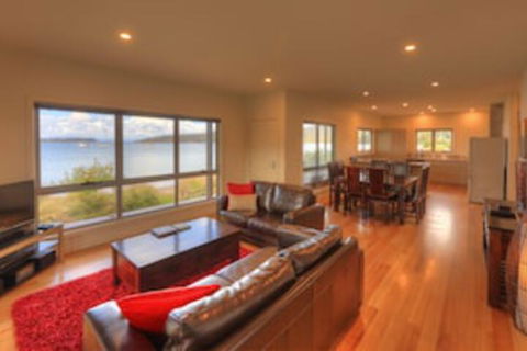 Fairwinds - Essentially Tas - Airlie Beach Holiday 0