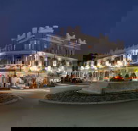 Rose Hotel  Motel - Airlie Beach Holiday