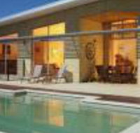 The Chocolate Lily Bed  Breakfast - Airlie Beach Holiday