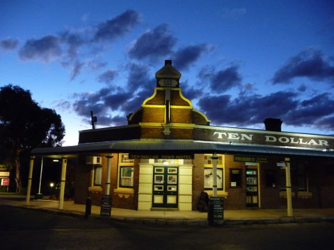 Ten Dollar Town Motel - Airlie Beach Holiday 2