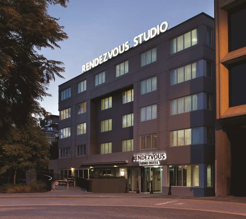 Rendezvous Hotel Perth Central - Airlie Beach Holiday 0