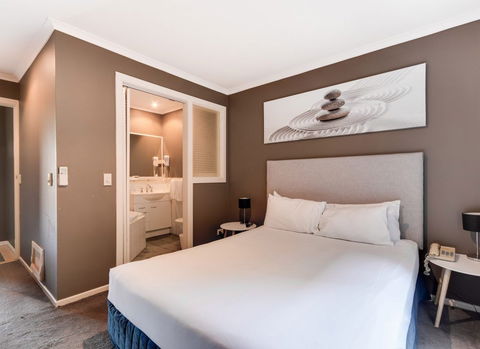 Aqualuna Beach Resort - Airlie Beach Holiday 1