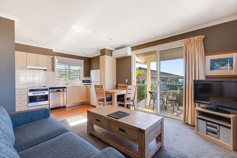 Aqualuna Beach Resort - Airlie Beach Holiday 4