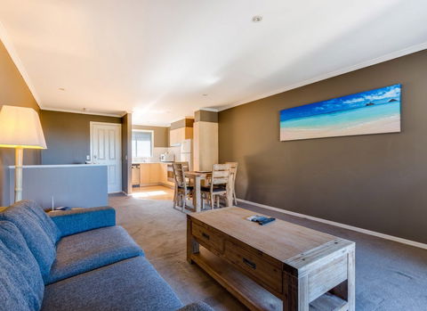 Aqualuna Beach Resort - Airlie Beach Holiday 5