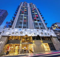 Brady Hotel Central Melbourne - Airlie Beach Holiday