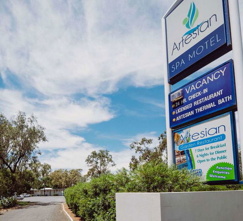 Artesian Spa Motor Inn - Airlie Beach Holiday 0