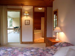 Kemeys Mountain Hideaway - Airlie Beach Holiday 1