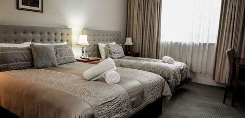 Cotswold Gardens - Airlie Beach Holiday 2