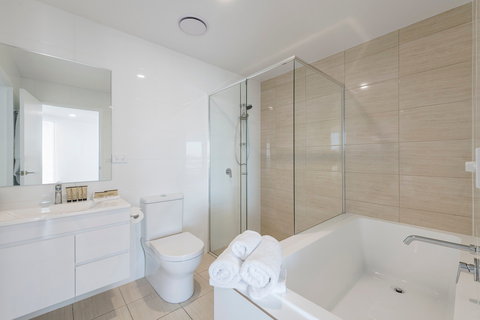 Astra Apartments Newcastle - Airlie Beach Holiday 5