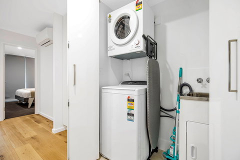 Astra Apartments Newcastle - Airlie Beach Holiday 16