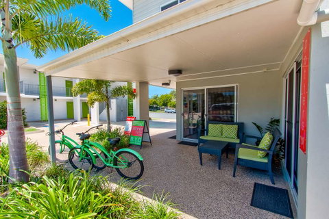 Mackay Oceanside Central Hotel - Airlie Beach Holiday 1
