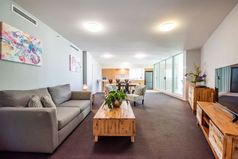 Lanai Riverside Apartments - Airlie Beach Holiday 8