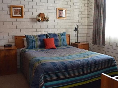 Kingswood Motel - Airlie Beach Holiday 0