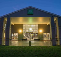 ibis Styles Canberra - Airlie Beach Holiday