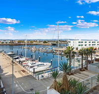 Port Adelaide Executive Waterfront Apartment - Airlie Beach Holiday