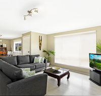 Ainslie Roberts Drive Retreat - Airlie Beach Holiday