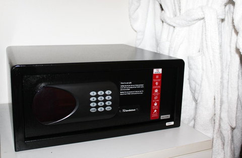 Hotel Grand Chancellor Adelaide - Airlie Beach Holiday 24