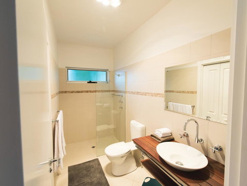 S T U D I O 22 Peaceful Retreat With Garden Views - Airlie Beach Holiday 6