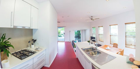 S T U D I O 22 Peaceful Retreat With Garden Views - Airlie Beach Holiday 4