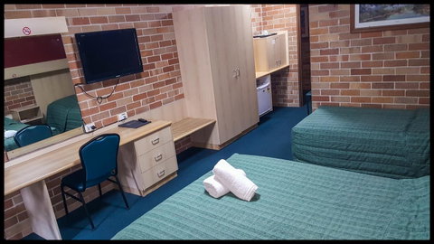 Windsor Terrace Motel - Airlie Beach Holiday 4