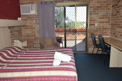 Windsor Terrace Motel - Airlie Beach Holiday 3