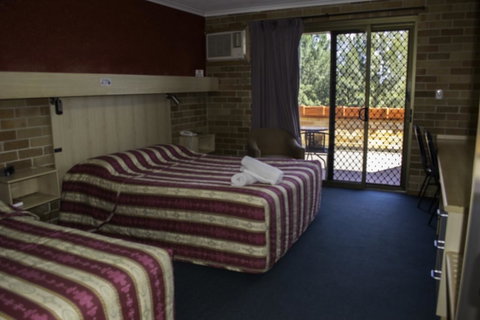 Windsor Terrace Motel - Airlie Beach Holiday 12