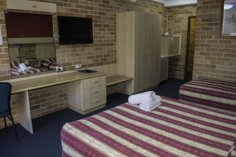 Windsor Terrace Motel - Airlie Beach Holiday 11