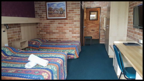 Windsor Terrace Motel - Airlie Beach Holiday 8